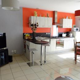 Séjour avec coin salon - cuisine ....lumineux et spacieux - Location de vacances - Val-Revermont