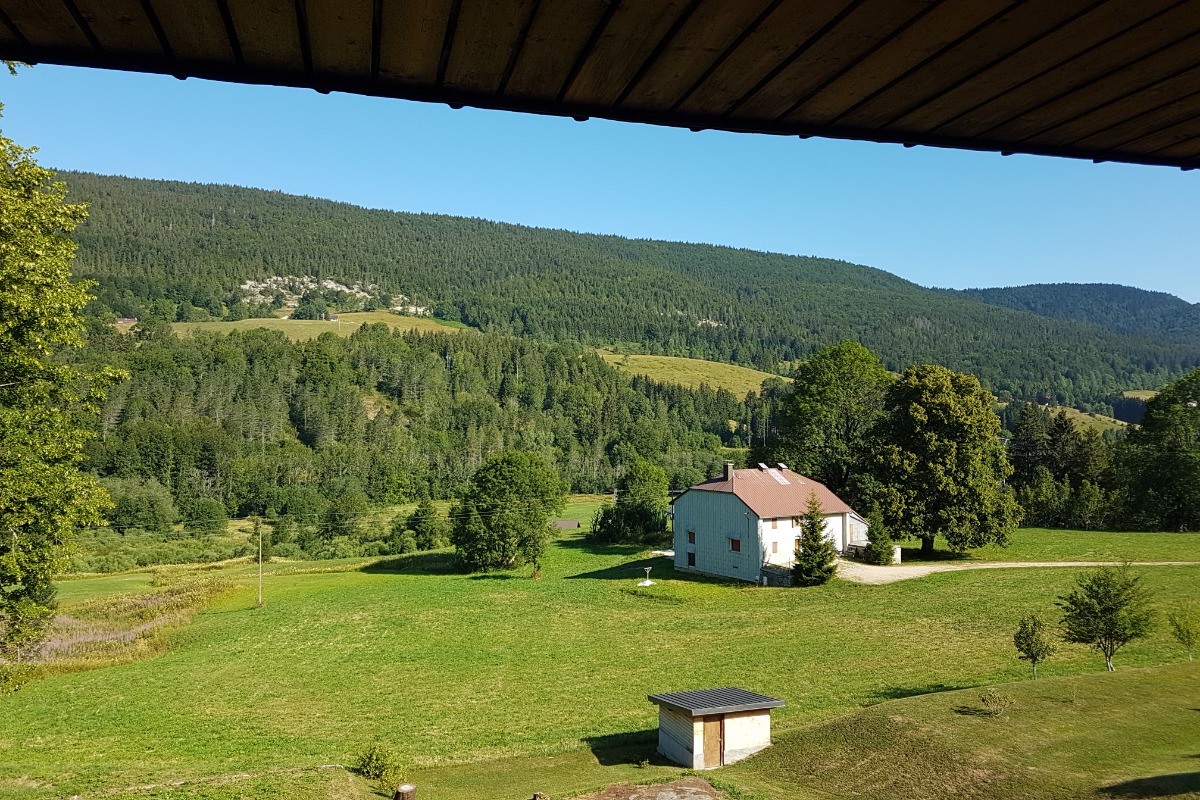 Vue panoramique et privilégiée depuis le salon - Location de vacances - Lélex