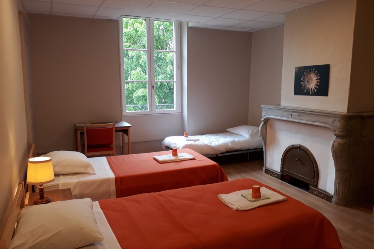 Chambre twin avec lit d'appoint - Chambre d'hôtes - Saint-Rambert-en-Bugey
