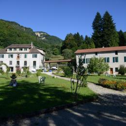 Salle Petit déjeuner et repas  - Chambre d'hôtes - Saint-Rambert-en-Bugey