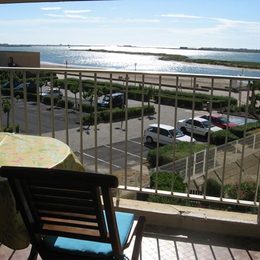 vue depuis loggia (plage du grazel et l'entrée du port) - Location de vacances - Gruissan Port