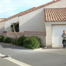 Le garage attenant, plus parking privé - Location de vacances - Saint Pierre La Mer