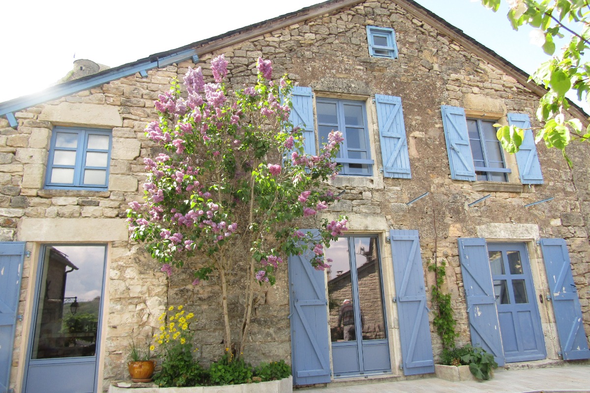 Gite les volets bleus, la façade - Location de vacances - Sévérac-le-Château