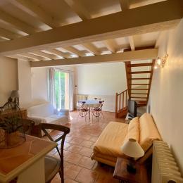 Studio du Mas de l'Ecureuil - Coup d'oeil sur le RdC - Location de vacances - Châteaurenard