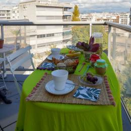 Terrasse avec petit-déjeuner - Chambre d'hôtes - Marseille