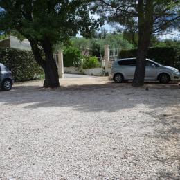 parking privatif - Chambre d'hôtes - Saint-Savournin