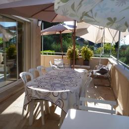 terrasse repas - Chambre d'hôtes - Saint-Savournin