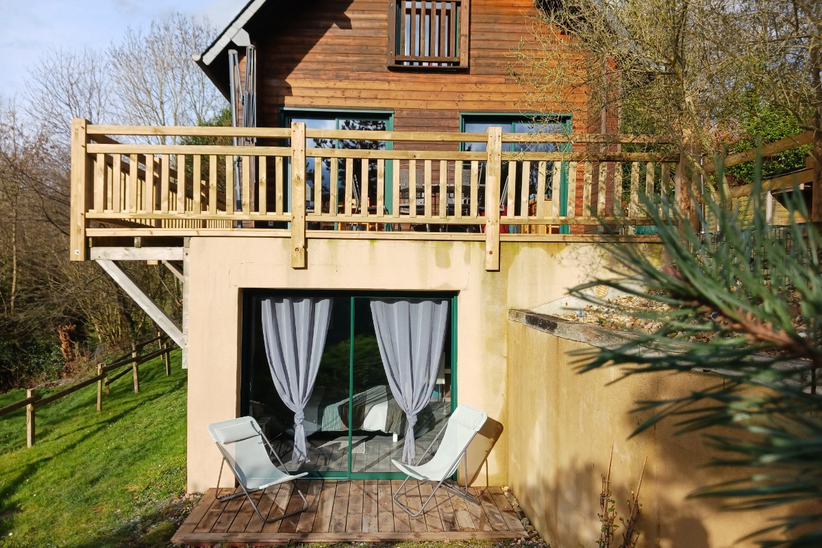 Chambre en rez de jardin avec accès terrasse - Location de vacances - Genneville