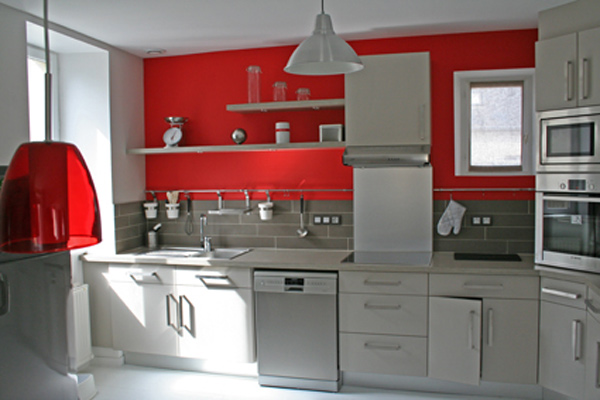 Salle spacieuse avec cuisine aménagée - Location de vacances - Port-en-Bessin-Huppain