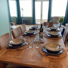 Cuisine / salle à manger ouverte - Location de vacances - Saint-Aubin-sur-Mer