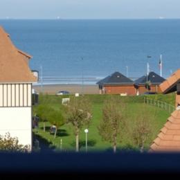 Vue face à la mer depuis l'intérieur de l'appartement + du balcon - Location de vacances - Villers-sur-Mer