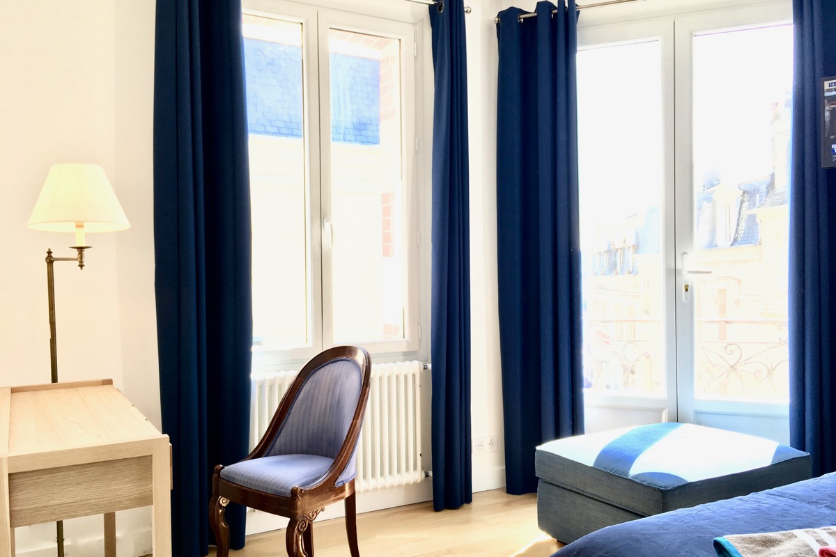 Chambre bleue au 1er étage avec balcon - Location de vacances - Trouville-sur-Mer