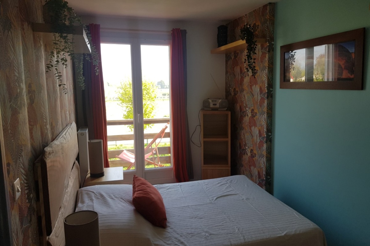 chambre 1 lit 140 accès au balcon - Location de vacances - Courseulles-sur-Mer