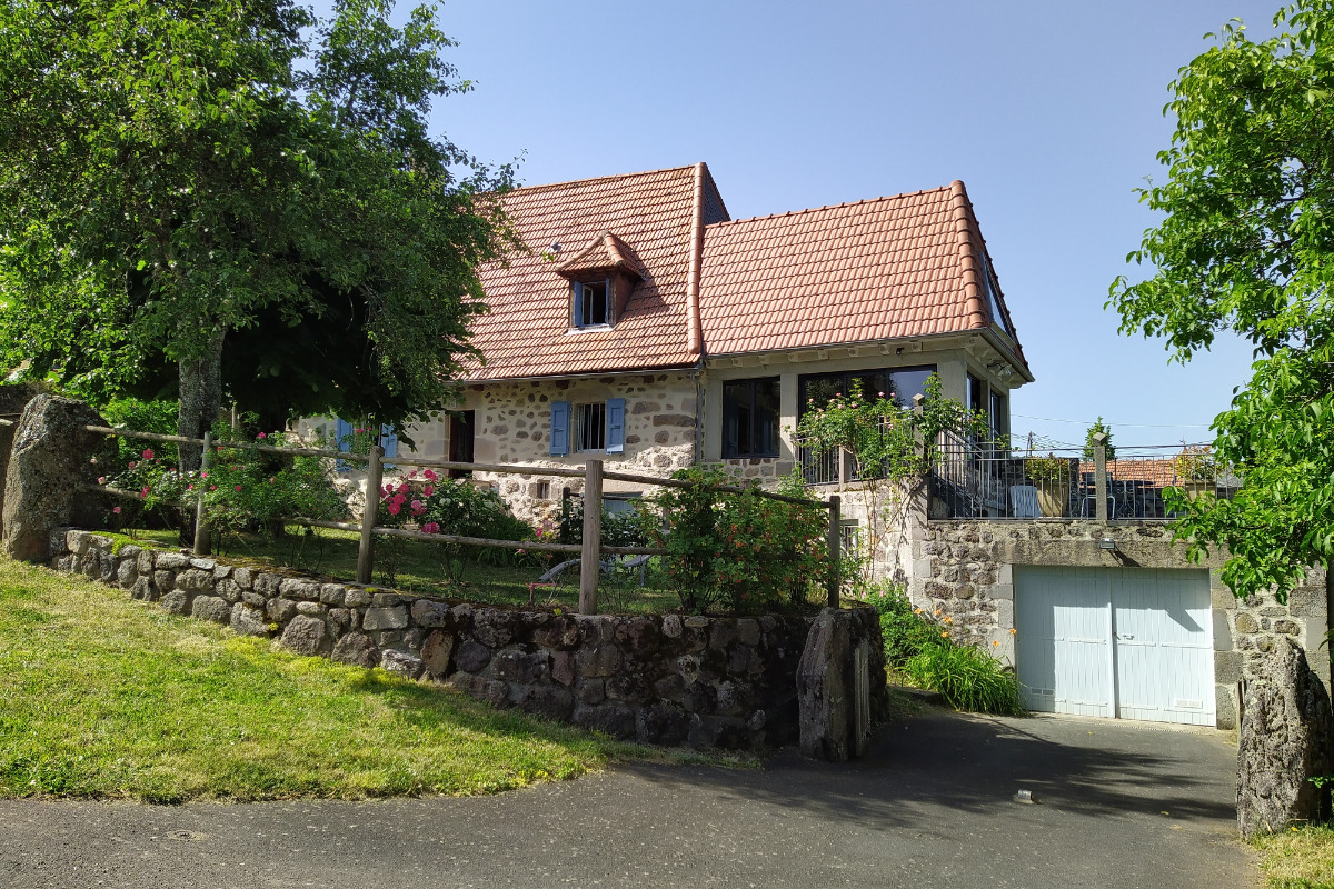 Maison de caractère dans un hameau tranquille - Location de vacances - Jou-sous-Monjou