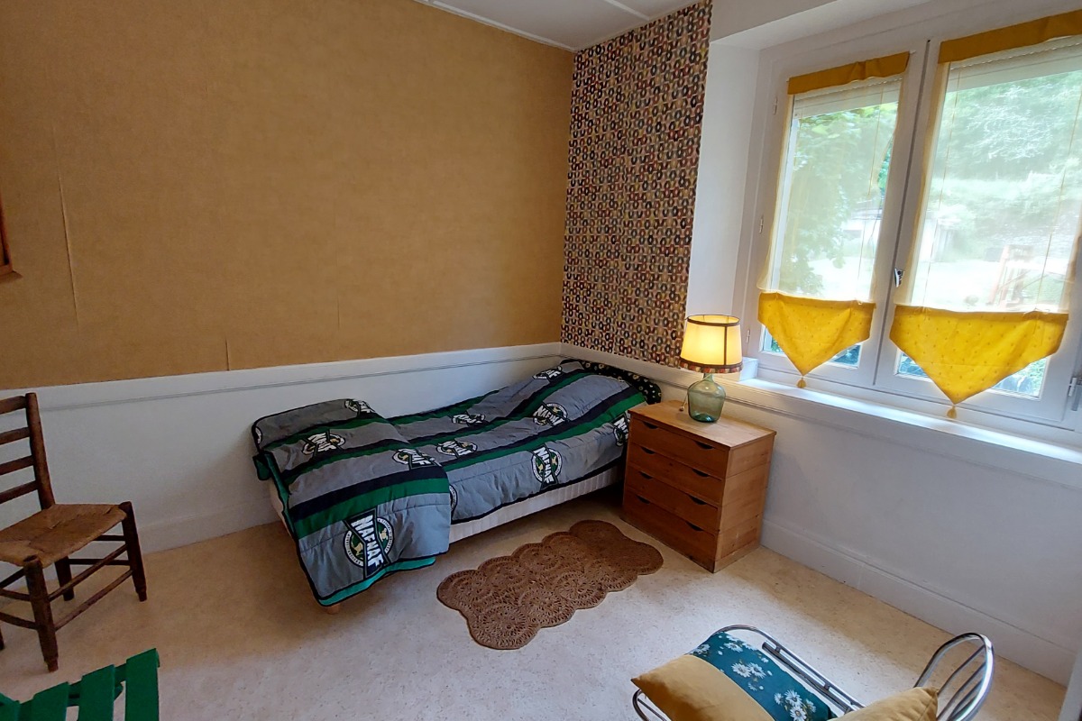 Chambre 2 - lit 90 - Location de vacances - Polminhac