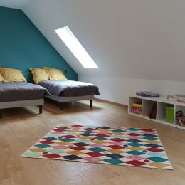 Chambre dortoir - 4 lits 90 + canapé convertible (2ème étage) - Location de vacances - Le Claux