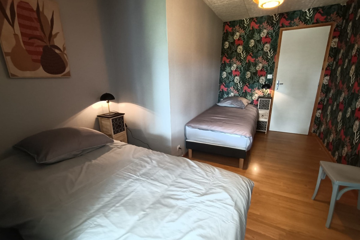 Chambre 2 - 2 lits en 90 - Location de vacances - Anglards-de-Salers