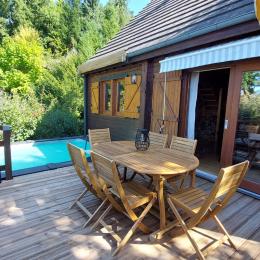 la terrasse avec piscine chauffée - Location de vacances - Beaulieu