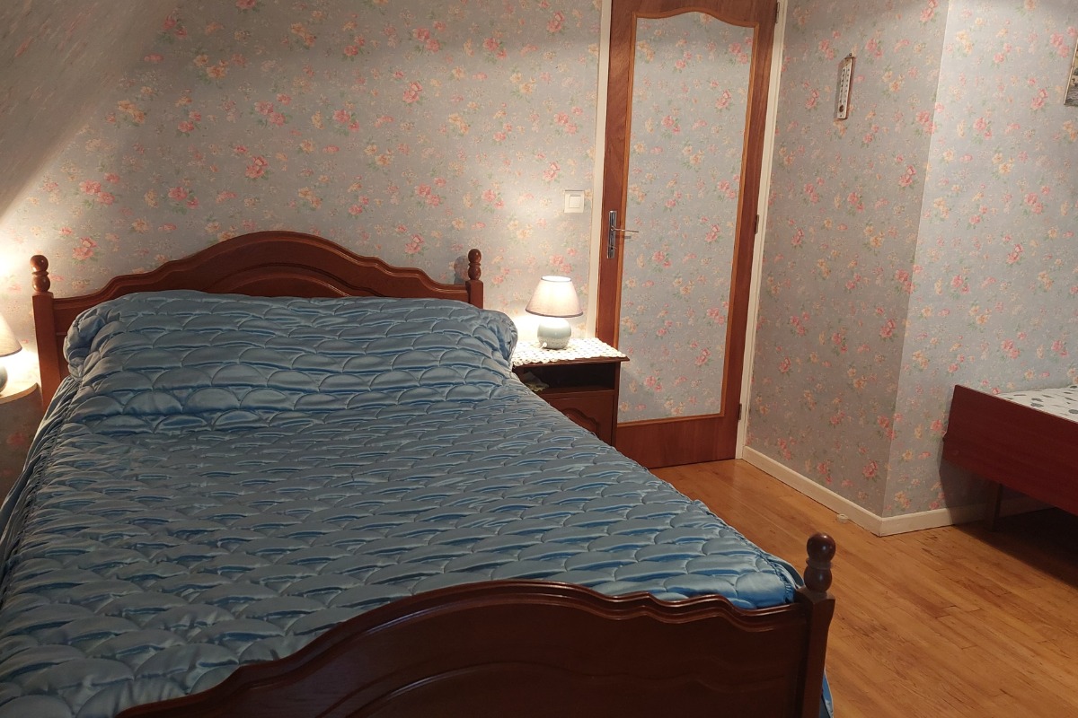 Chambre 1 avec lit 140*190 et lit 90*190 - Location de vacances - Moussages