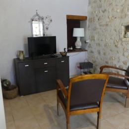 Salon coin TV - Location de vacances - Pranzac