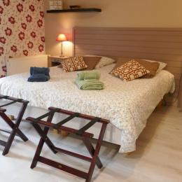 Chambre Dalhia avec un lit en 180, modulable en 2 lits en 90 - Chambre d'hôtes - Montpellier-de-Médillan