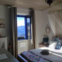 Belle vue sur chaîne de montagnes - Chambre d'hôtes - Santa-Lucia-di-Mercurio