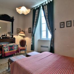 Chambre des parents vue du lit double - Location de vacances - Pléneuf-Val-André