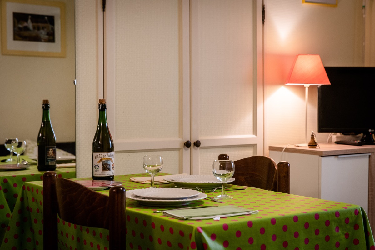 Location Île verte dans la maison de Marilou en plein coeur de ville (Côtes d'Armor, Bretagne) - coin repas salle à manger - Location de vacances - Paimpol