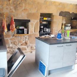 Cuisine, ilot central, mobilier breton - Location de vacances - Trégastel