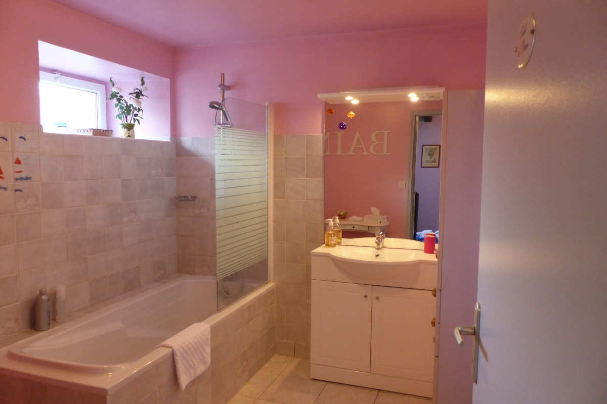La salle de bain - Chambre d'hôtes - Lanvallay