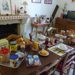 La salle du petit-déjeuner - Chambre d'hôtes - Lanvallay