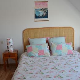 Chambre lit double Ty Kerzont - Location de vacances - Coatréven