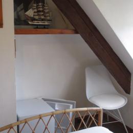 Chambre familiale Pempoul, à l'étage, espace avec un lit simple - Chambre d'hôtes - Ploubazlanec