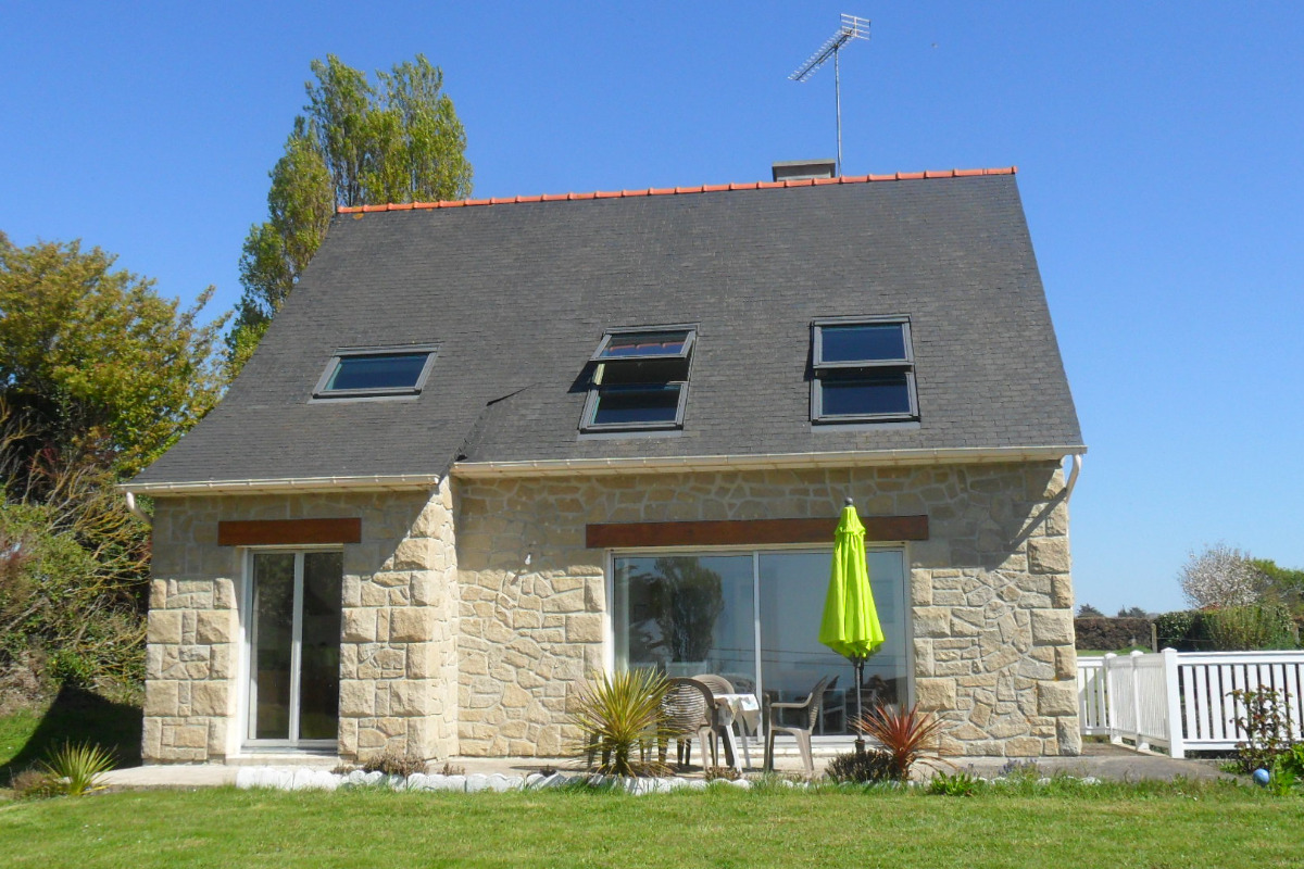 façade - Maison familiale, à 100 m de la plage, vue mer, dans un cadre verdoyant, Planguenoual (Côtes d'Armor)  - Location de vacances - Planguenoual