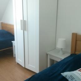 2ème chambre avec 2 lits 90cm - Location de vacances - Trévou-Tréguignec