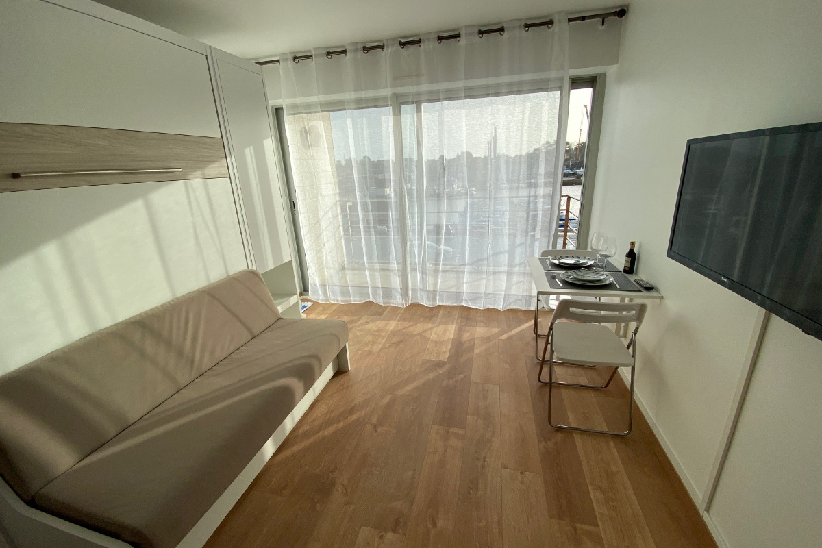 MERIGLIER, location Clévacances, Studio quai Loti, le lit en canapé - Location de vacances - Paimpol