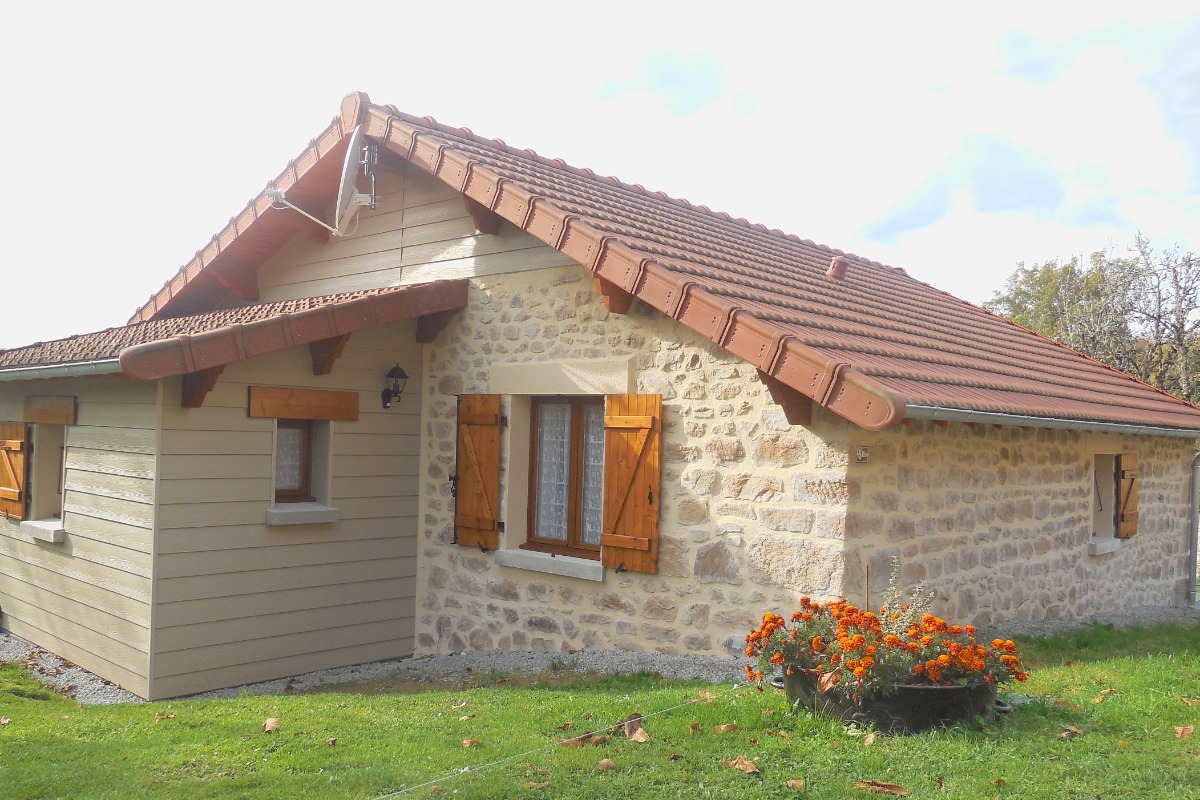 Location de vacances La Grisolla Gîte familial avec un grand espace extérieur à la campagne en Creuse - Location de vacances - Saint-Pardoux-Morterolles