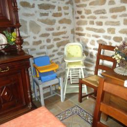 Les chaises hautes pour faciliter la prise des repas pour les tous petits - Location de vacances - Saint-Pardoux-Morterolles