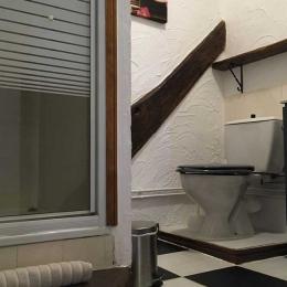 Bathroom with shower - Chambre d'hôtes - Saint-Dizier-Masbaraud