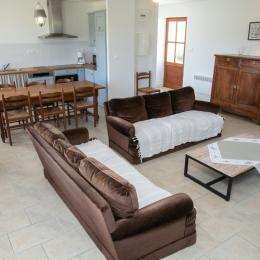 La grande salle à vivre - Location de vacances - Coulaures