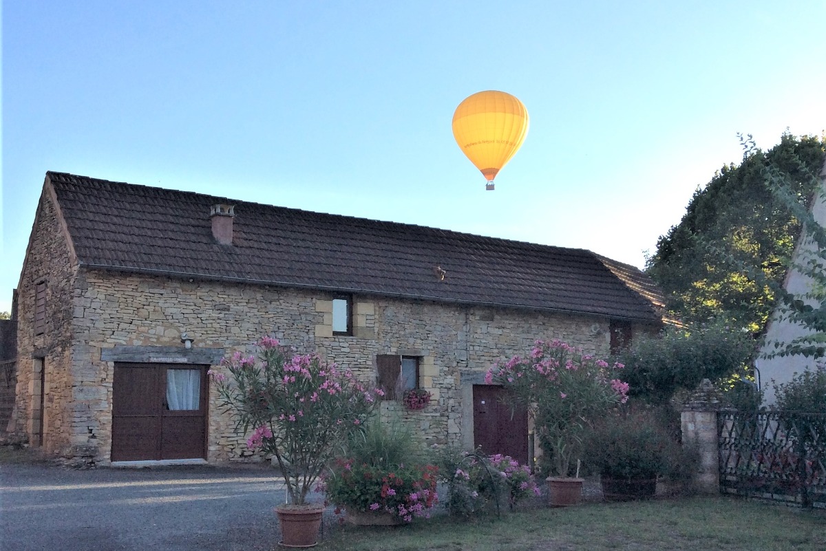 La Vieille Grange passage des montgolfières sur le hameau - Location de vacances - Saint-Cybranet