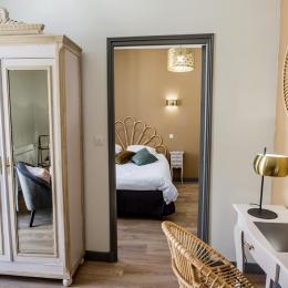 A l'étage, petit salon tv et chambre climatisée - Location de vacances - Bergerac