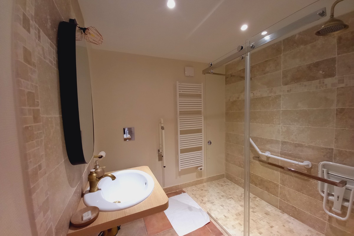 Salle de douche de la chambre Françou - Chambre d'hôtes - Fossemagne