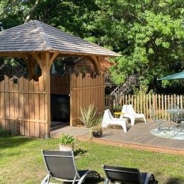 La terrasse privative avec accès direct au spa - Location de vacances - Lamonzie-Saint-Martin