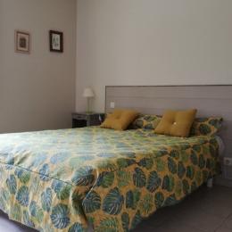 chambre grand lit 140 - Location de vacances - Sarlat-la-Canéda