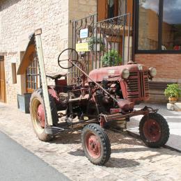 Tracteur MAC CORMICKdernier cri que vous admirerez - Chambre d'hôtes - Nailhac