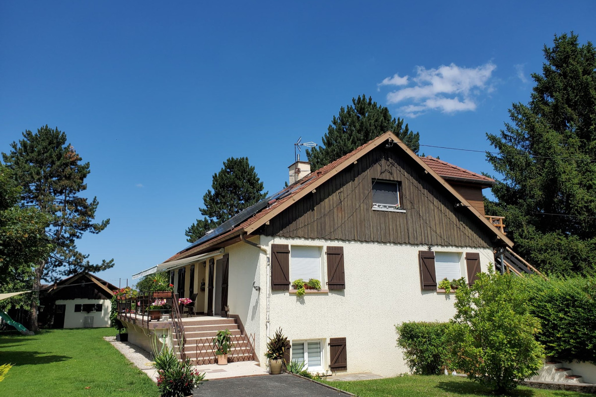 Façade maison vue de face - Location de vacances - Sancey-le-Grand