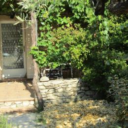 Terrasse ombragée d'une treille de vigne - Location de vacances - Mirabel-aux-Baronnies