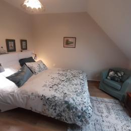 Chambre Pic vert et sa vue sur les champs - Literie française 1,60 x 2 m oreiller à mémoire de forme - Location de vacances - Hennezis