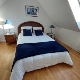 Chambre avec lit de 140 - Location de vacances - Plonéis